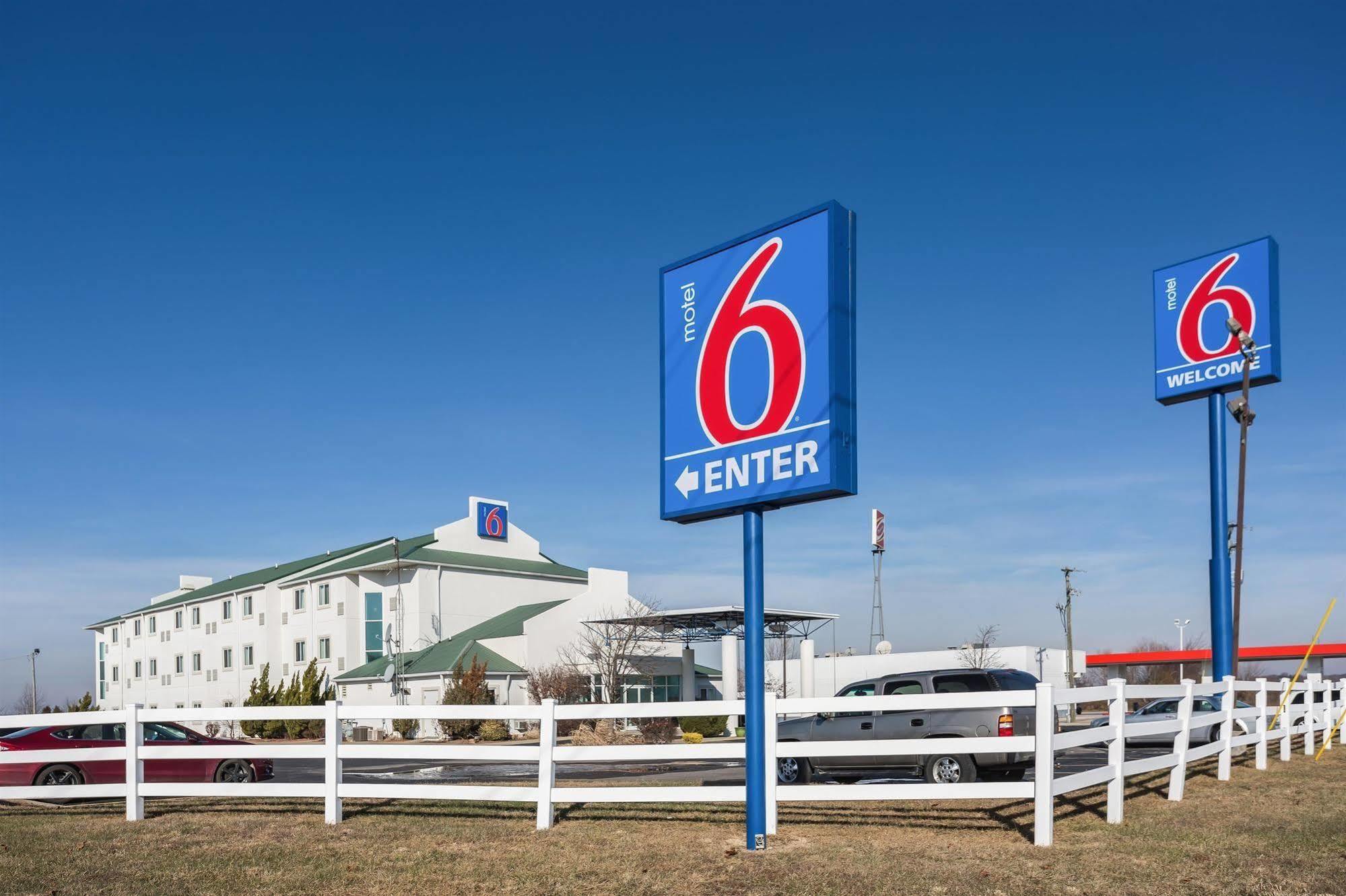 Motel 6-Dale, In Exterior photo